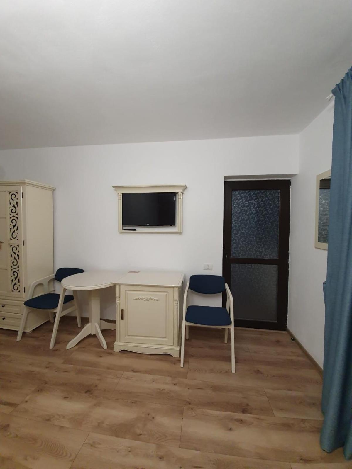 Pensiunea Iasmina Si Pescarul Călimăneşti Buitenkant foto